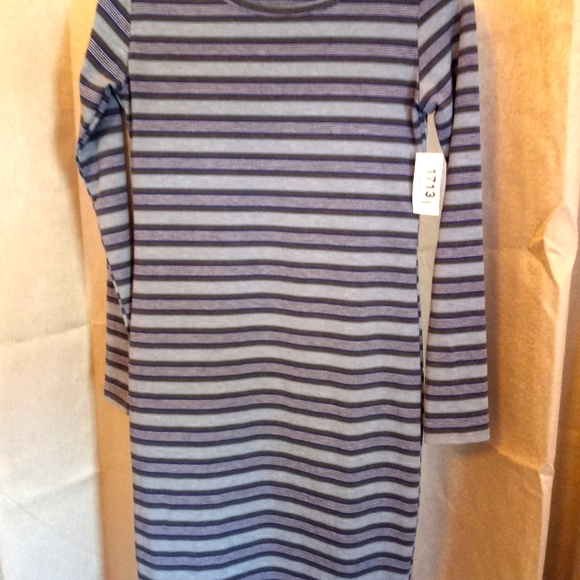 LuLaRoe Dresses & Skirts - LULAROE Small Debbie Dress.  $#1713
